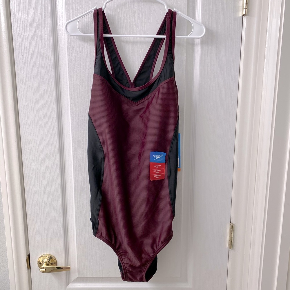 NWT Women’s XXL (20-22) Speedo swimsuit burgundy/black